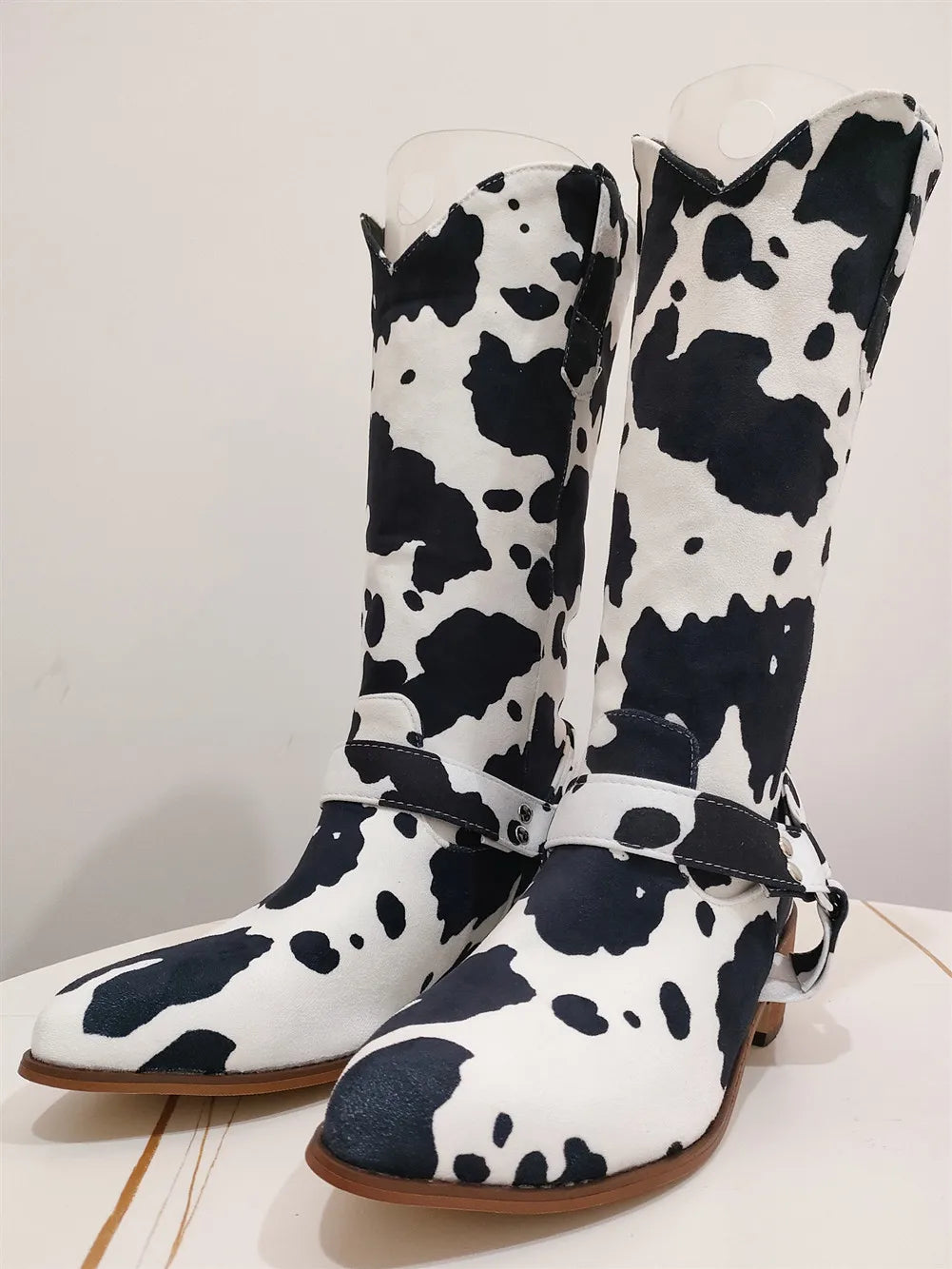Black White Pointy Toe Western Boots
