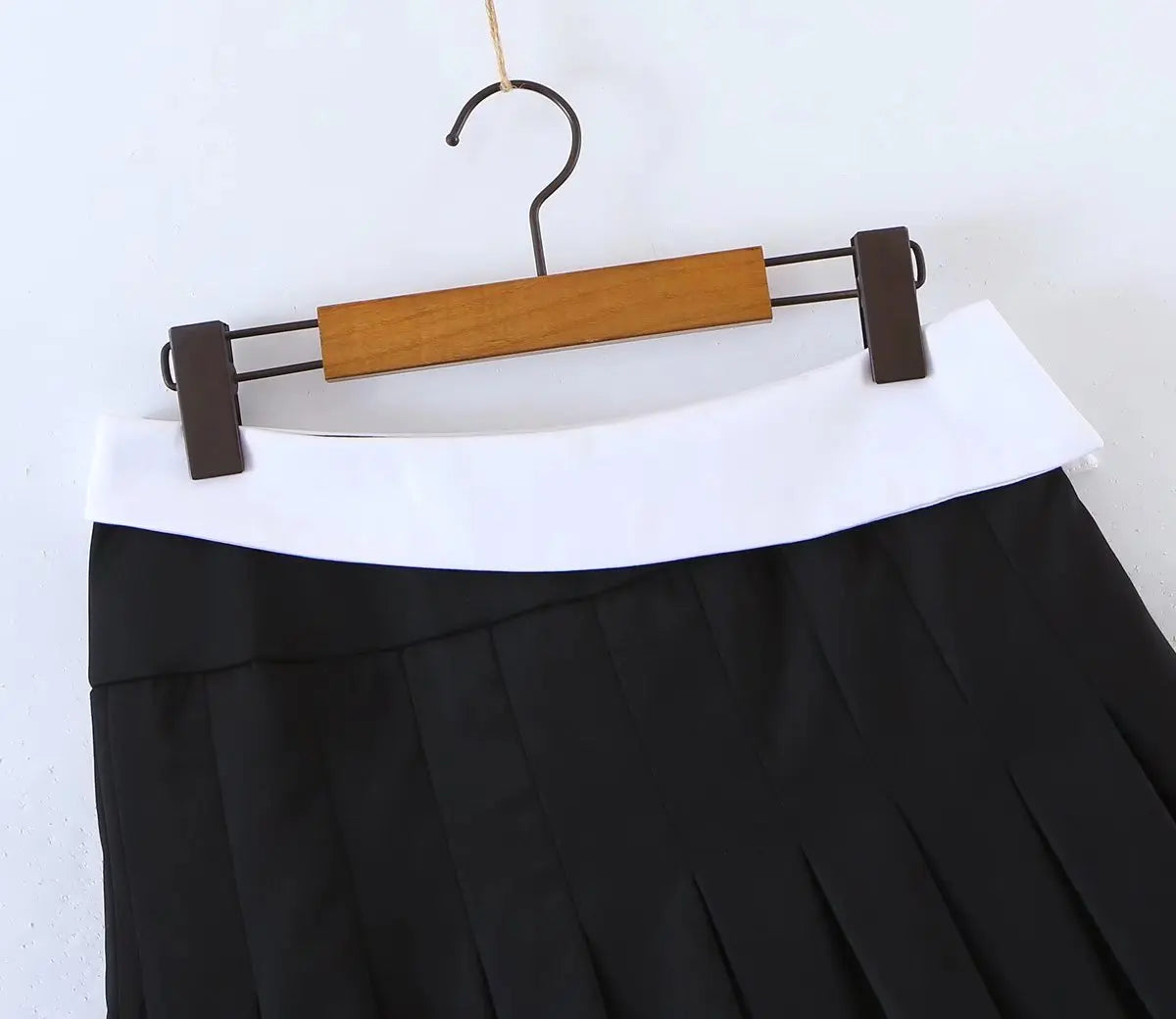 Pleated mini skirt waist