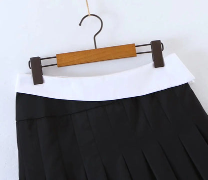 Pleated mini skirt waist