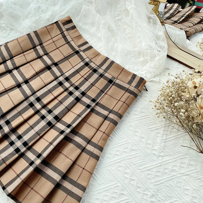 Plaid mini high waisted skirt in plaid image 10